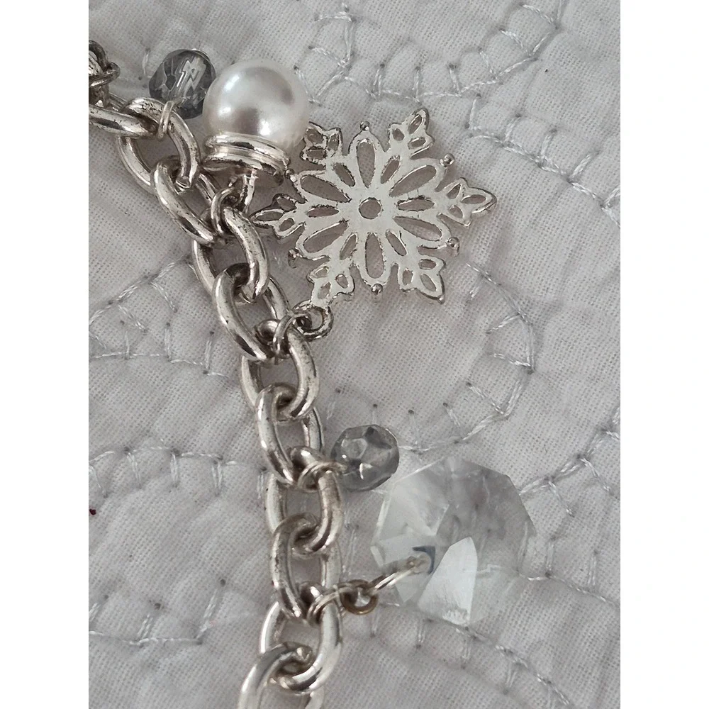 Avon Snowflake Charm Bracelet Silver Tone Faux Pearl Crystal Winter Holiday